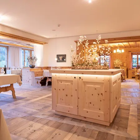 Relais & Chateaux In Lain Cadonau מלון 5*