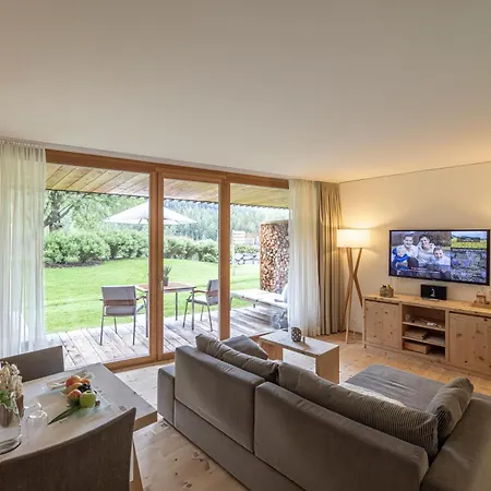 호텔 Relais & Chateaux In Lain Cadonau 5*