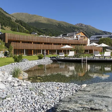 Relais & Chateaux In Lain Cadonau