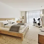 Relais & Chateaux In Lain Cadonau 5*