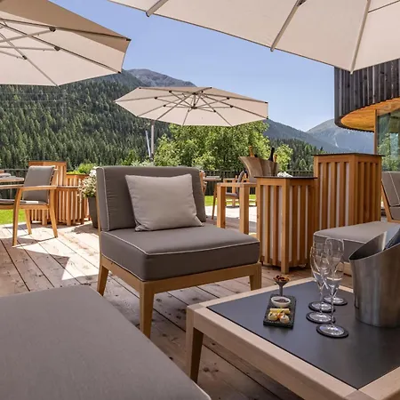 Relais & Chateaux In Lain Cadonau 5* Brail