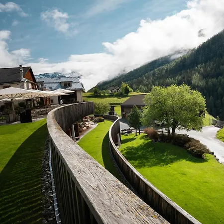 Relais & Chateaux In Lain Cadonau Hotel